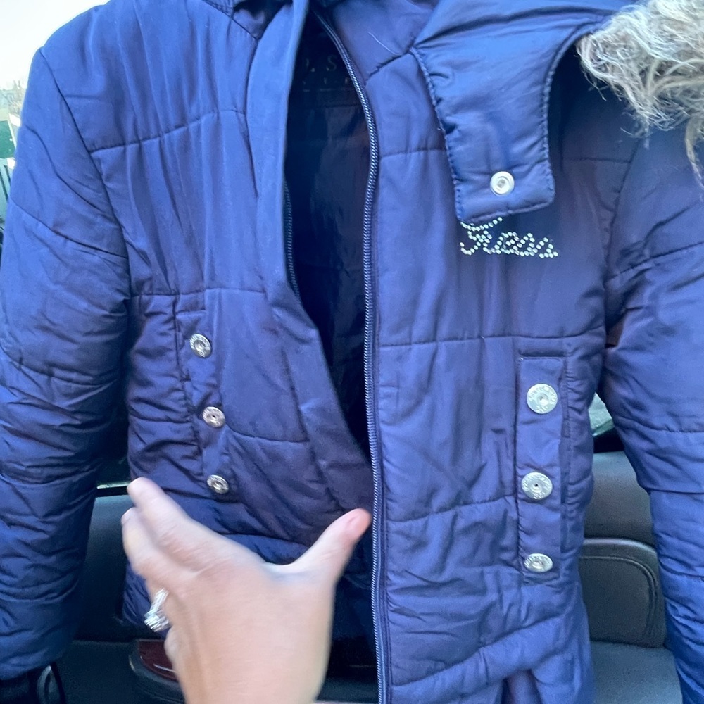 Guess - Picture 4 of 4